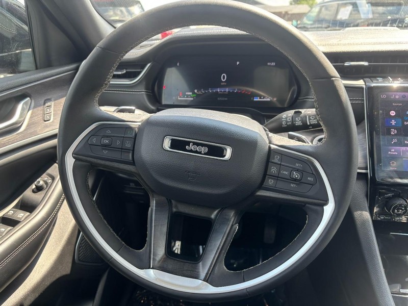 Jeep Grand Cherokee 4xe Vehicle Image 14
