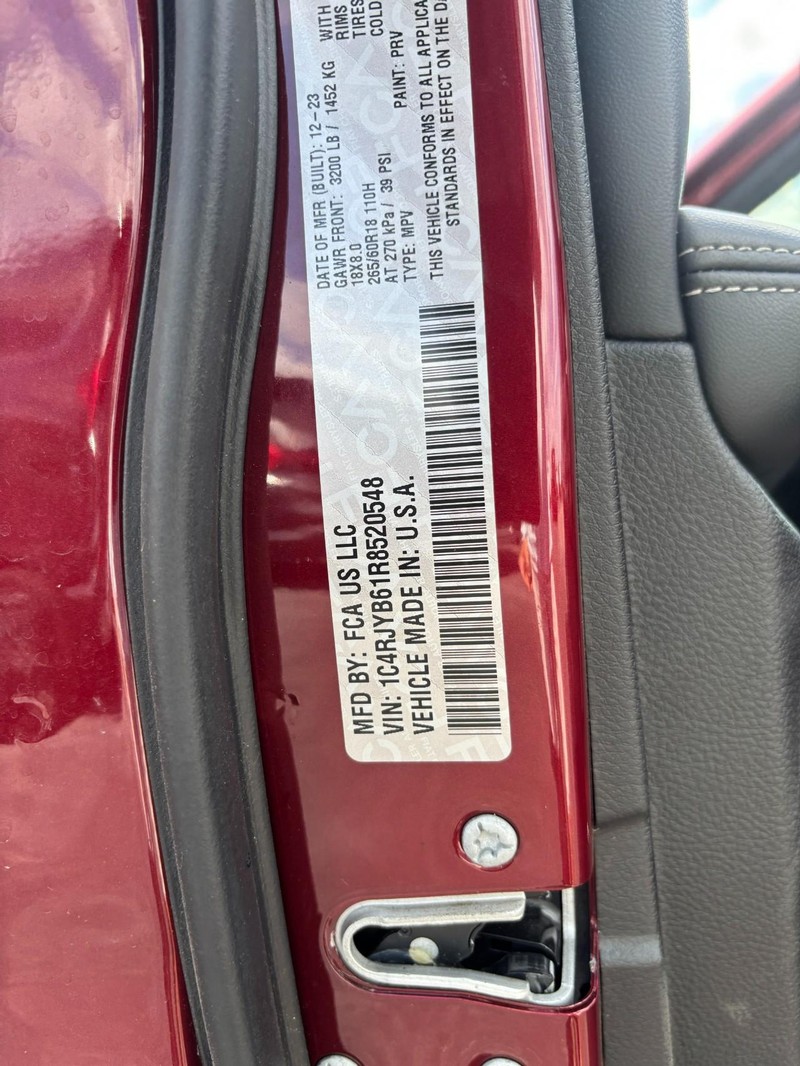Jeep Grand Cherokee 4xe Vehicle Image 17