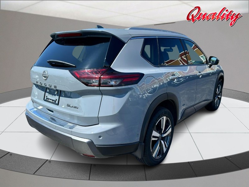 Nissan Rogue Vehicle Image 03