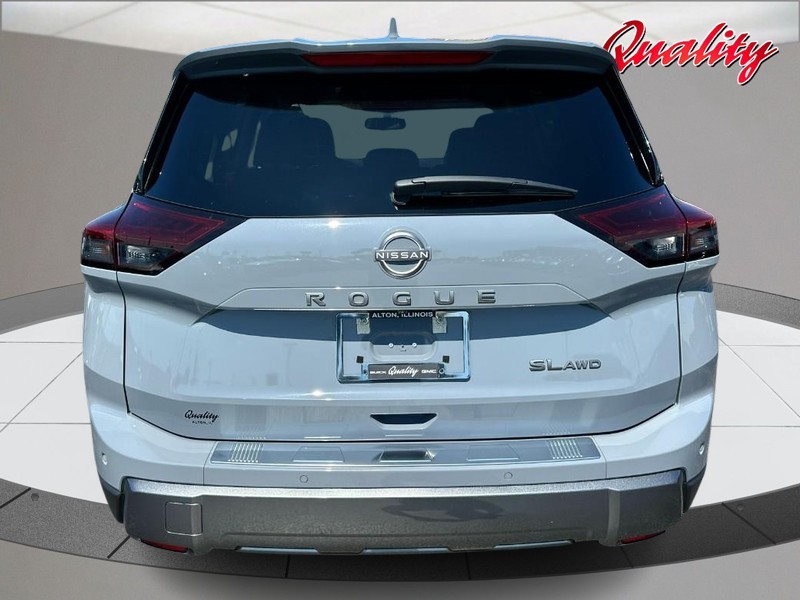 Nissan Rogue Vehicle Image 04