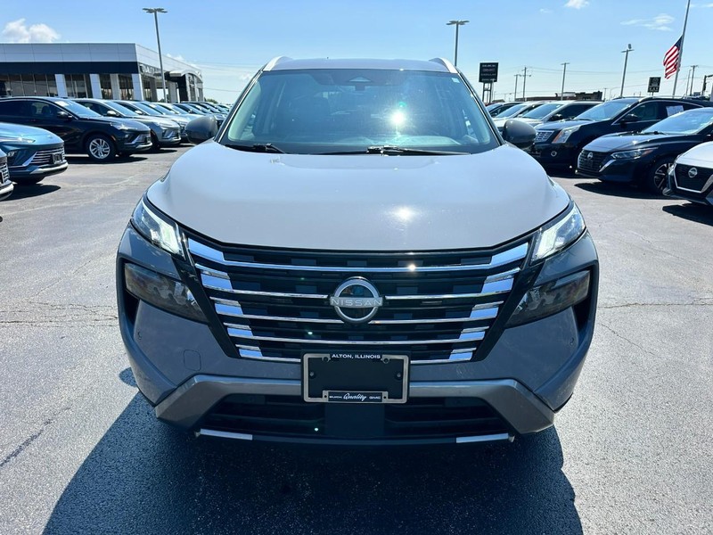 Nissan Rogue Vehicle Image 08