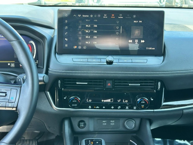 Nissan Rogue Vehicle Image 12