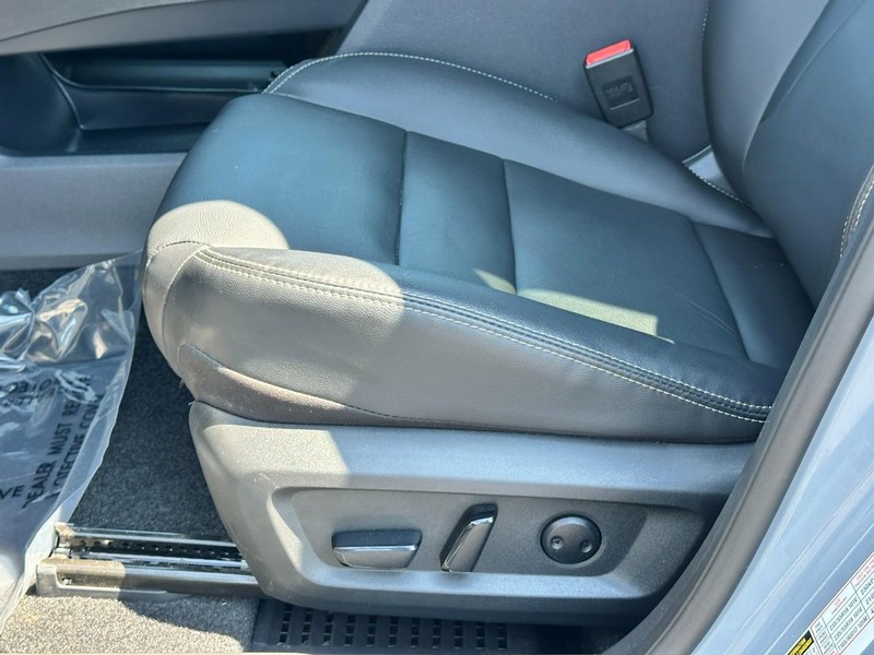 Nissan Rogue Vehicle Image 16
