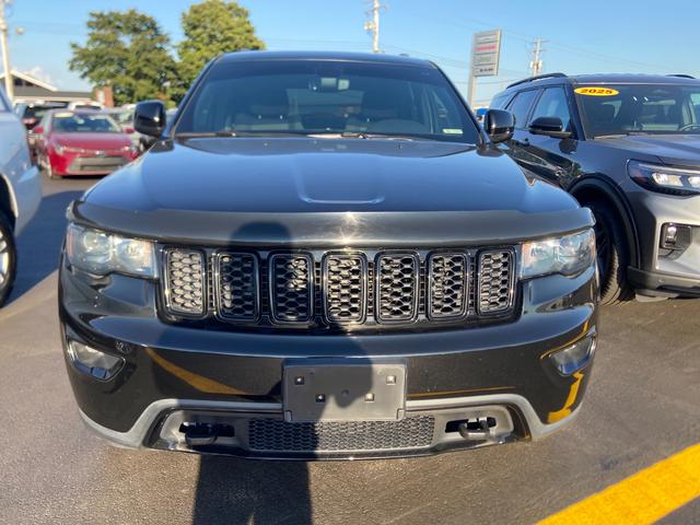 Jeep Grand Cherokee Vehicle Image 02