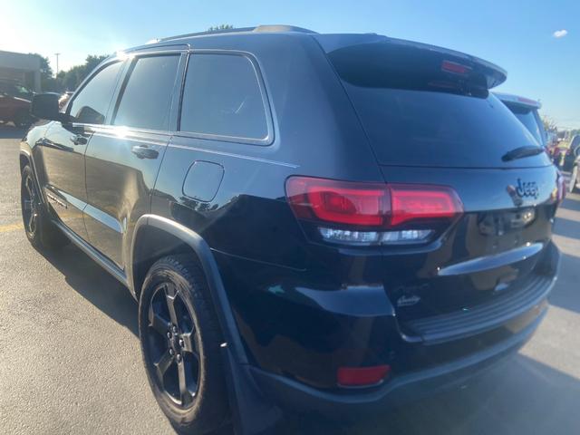 Jeep Grand Cherokee Vehicle Image 04