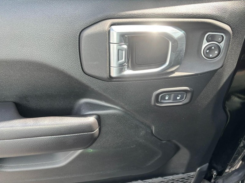 Jeep Wrangler Vehicle Image 09