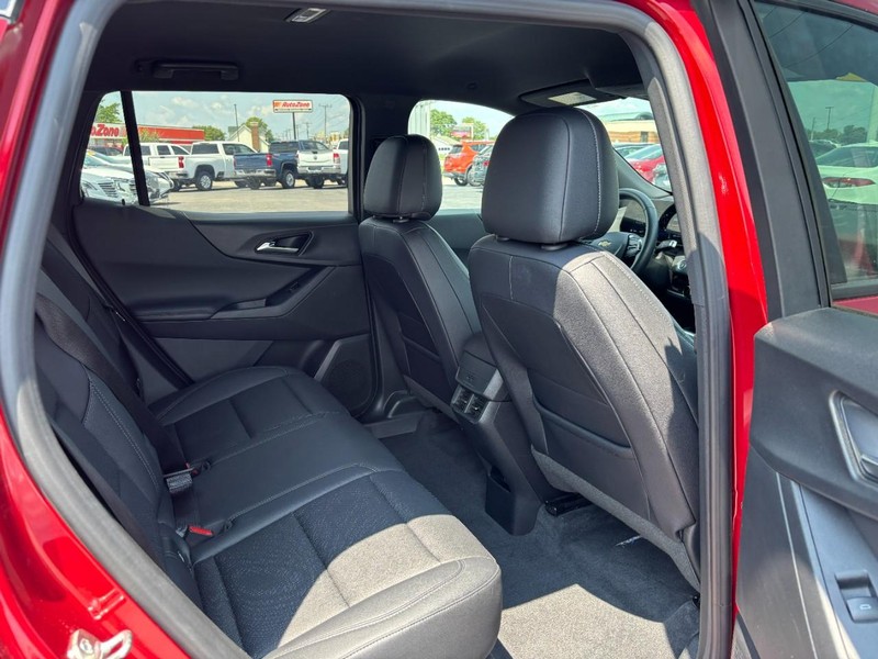 Chevrolet Equinox Vehicle Image 12