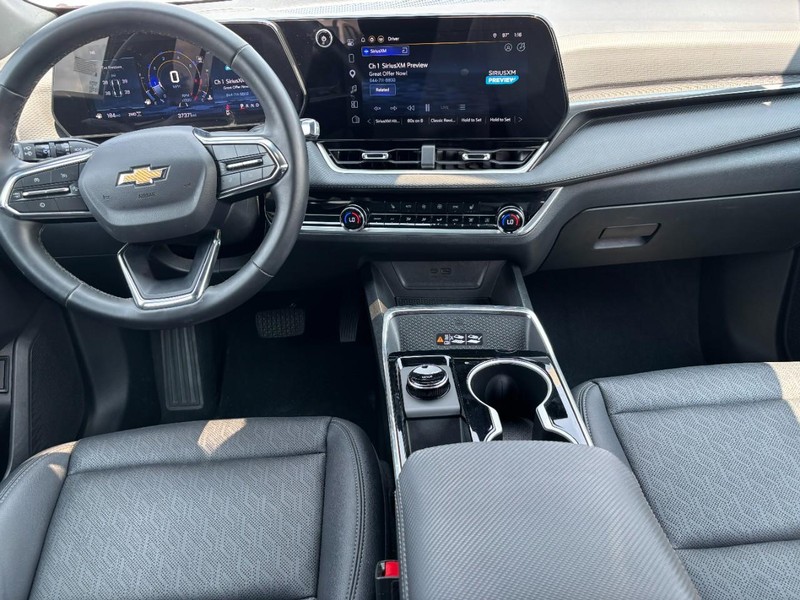 Chevrolet Equinox Vehicle Image 13