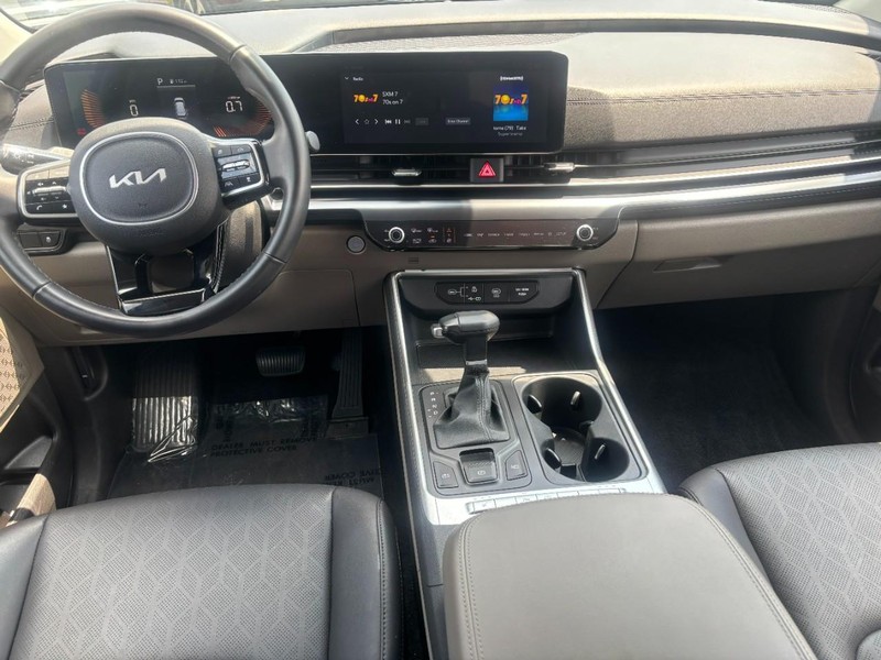 Kia Carnival Vehicle Image 13