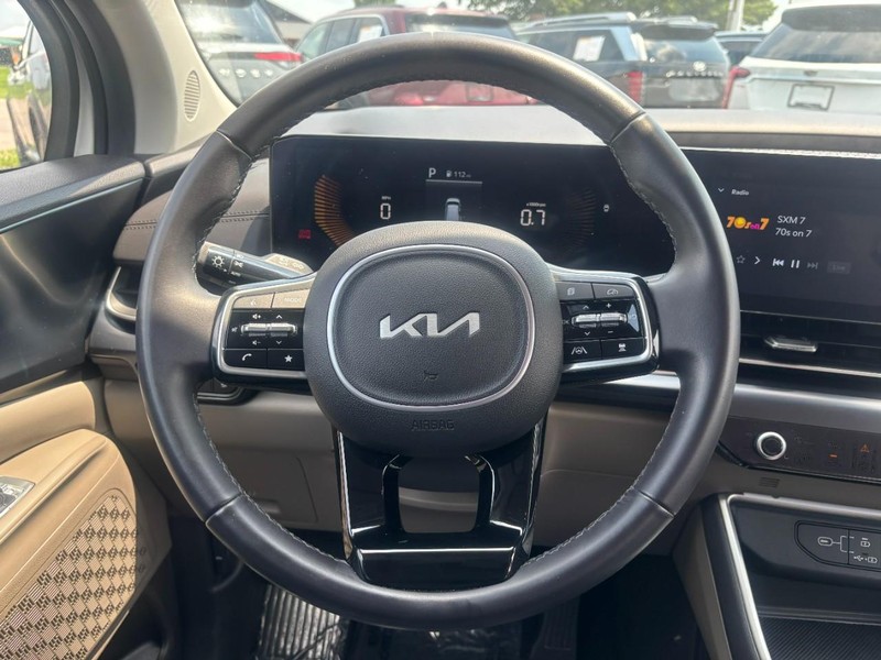 Kia Carnival Vehicle Image 14