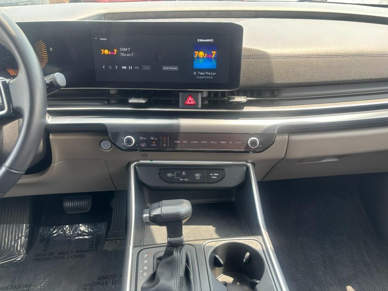 Kia Carnival Vehicle Image 15