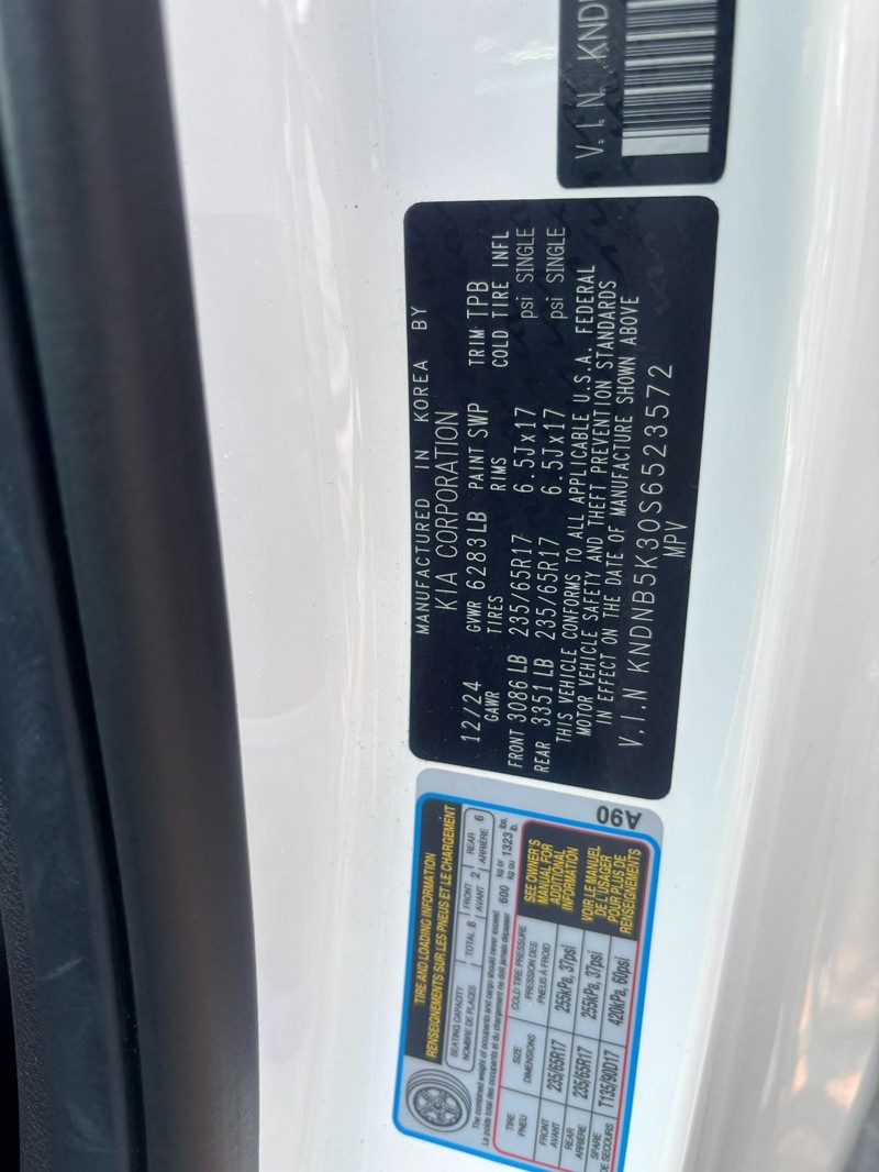 Kia Carnival Vehicle Image 17