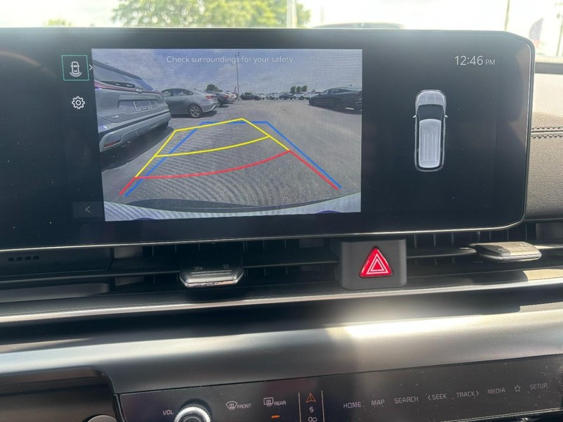 Kia Carnival Vehicle Image 19