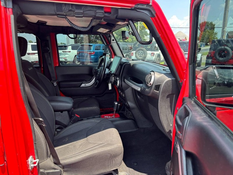 Jeep Wrangler JK Unlimited Vehicle Image 11