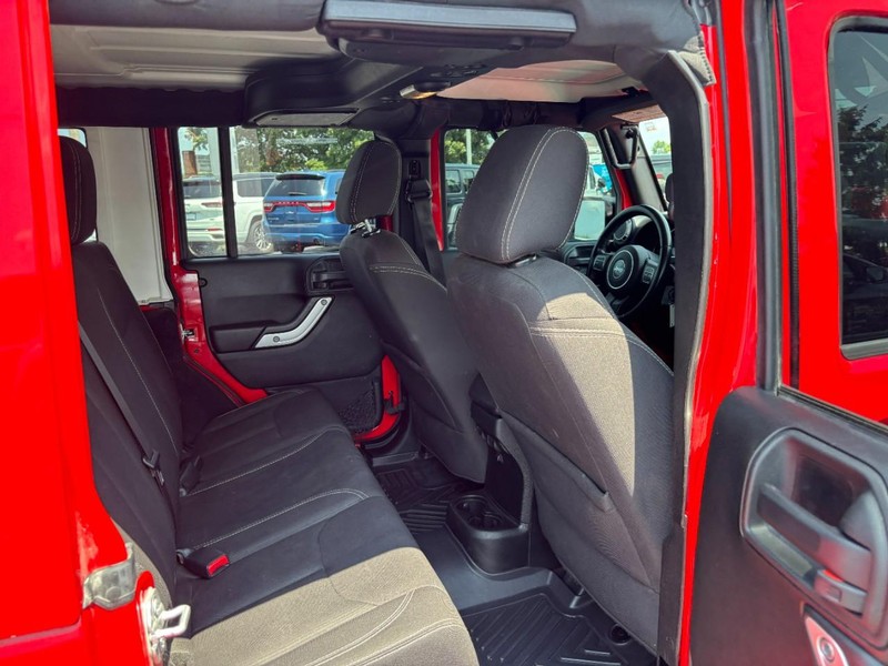 Jeep Wrangler JK Unlimited Vehicle Image 12