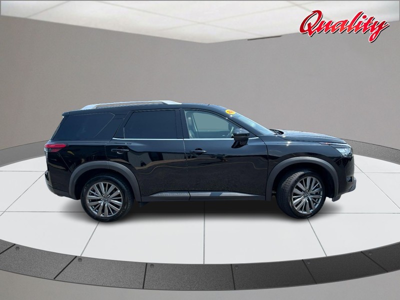 Nissan Pathfinder Vehicle Image 02