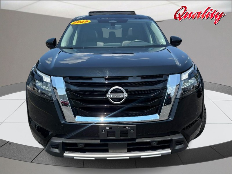 Nissan Pathfinder Vehicle Image 10