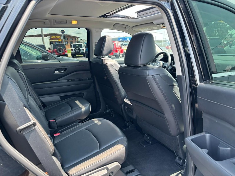 Nissan Pathfinder Vehicle Image 12