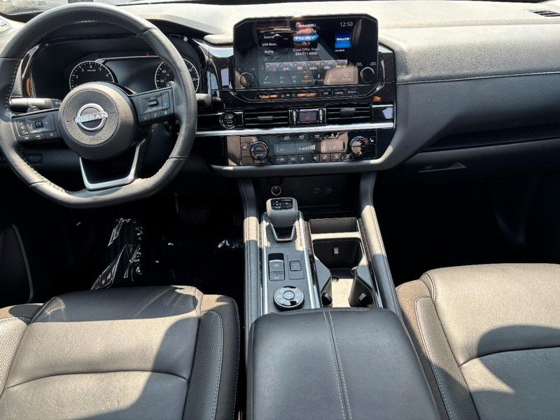 Nissan Pathfinder Vehicle Image 13