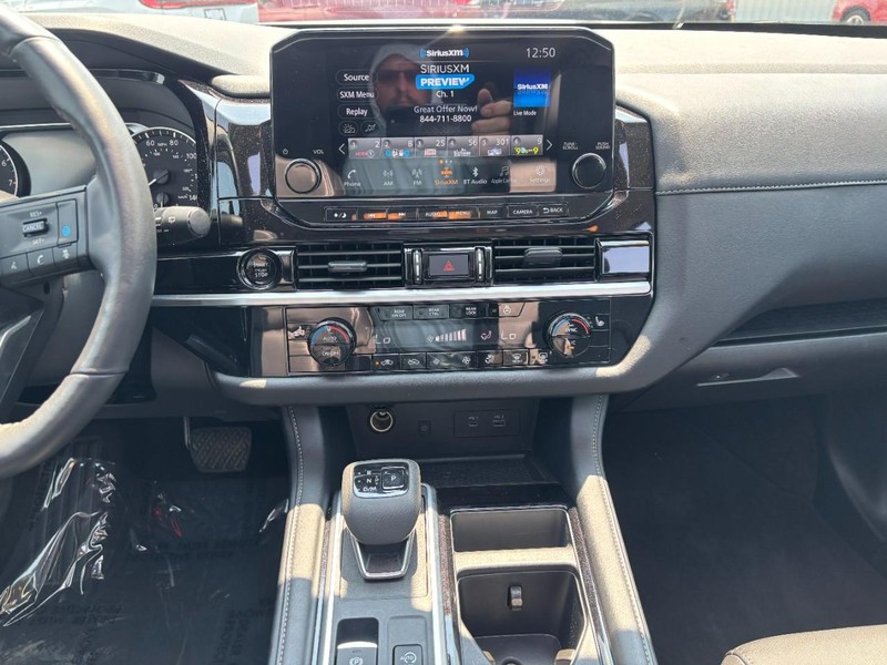 Nissan Pathfinder Vehicle Image 15