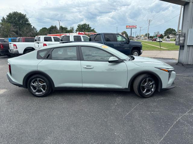 Kia K4 Vehicle Image 02