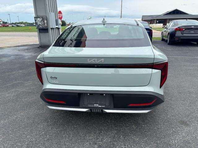 Kia K4 Vehicle Image 04