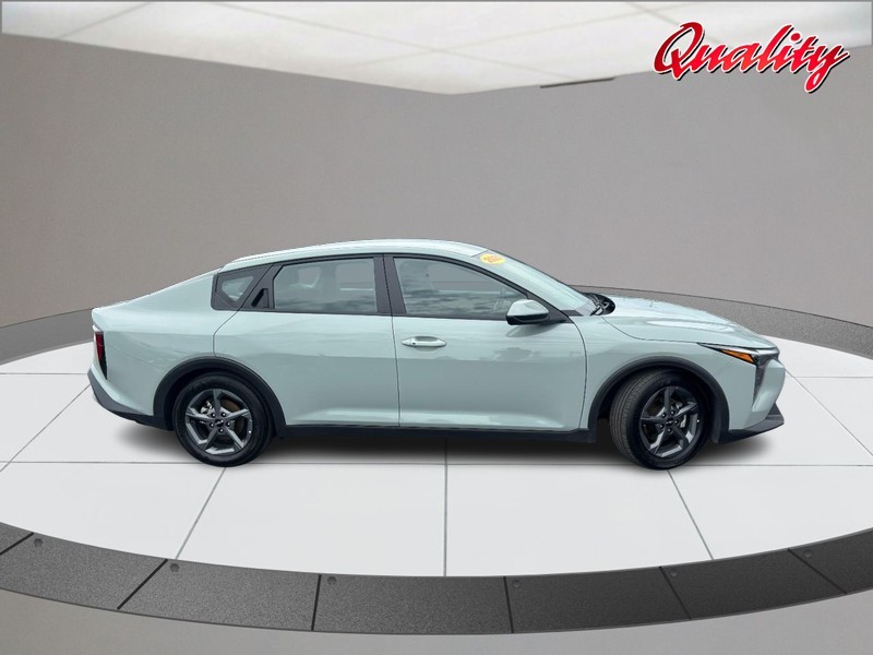 Kia K4 Vehicle Image 02