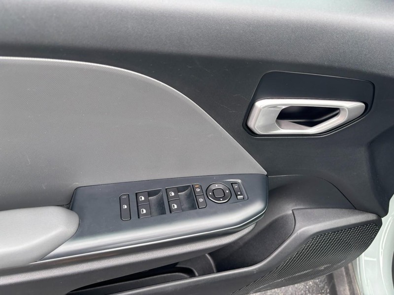 Kia K4 Vehicle Image 09