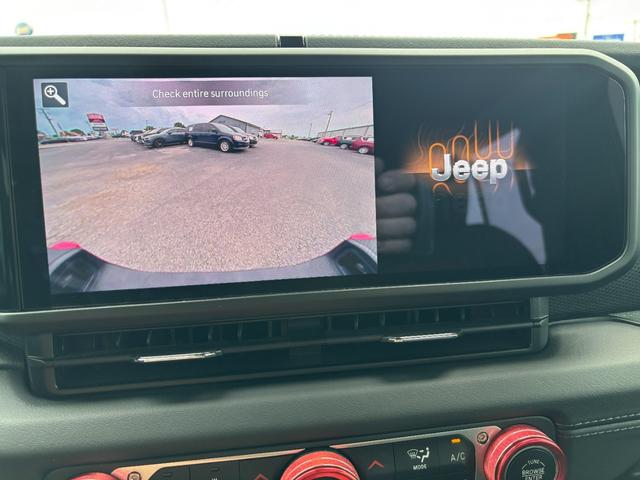 Jeep Gladiator Vehicle Image 18