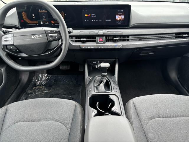 Kia K4 Vehicle Image 13