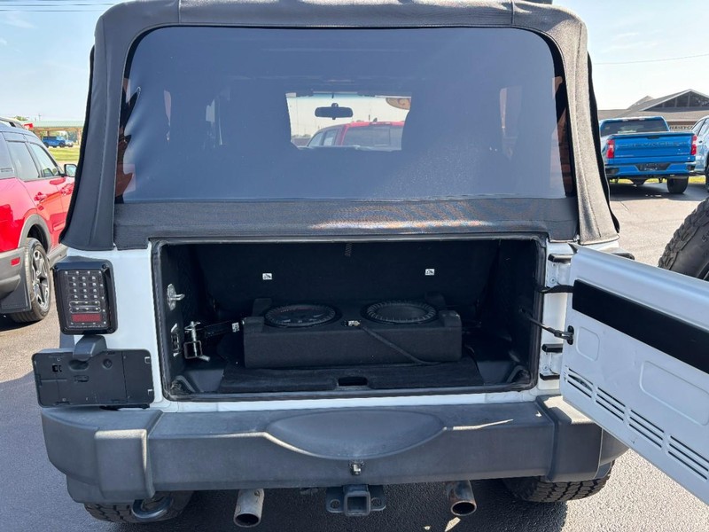 Jeep Wrangler Vehicle Image 06