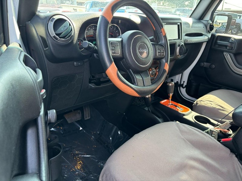 Jeep Wrangler Vehicle Image 13