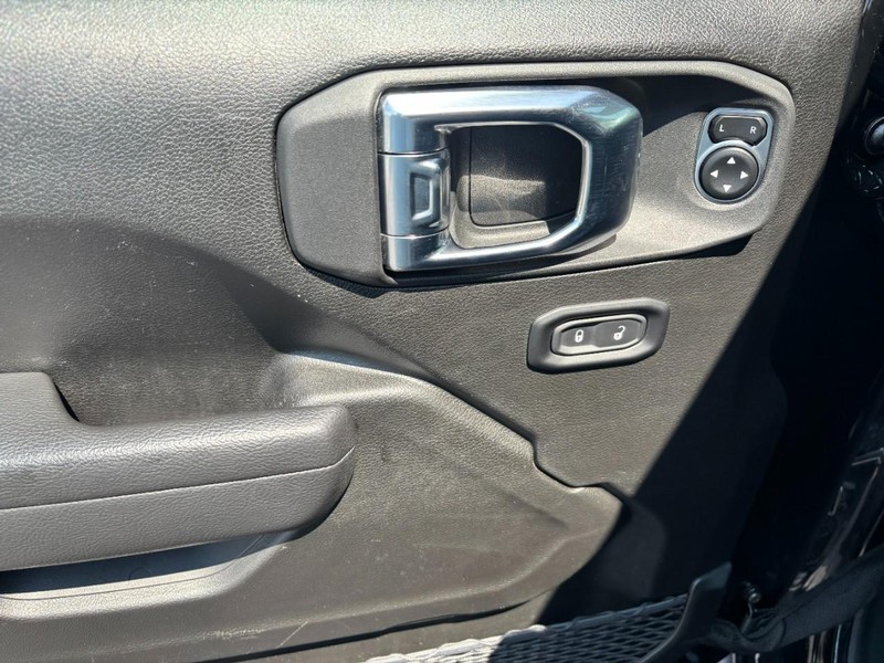 Jeep Wrangler Vehicle Image 09