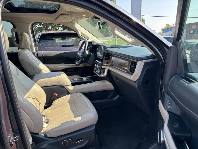 Ford Expedition Max Vehicle Image 11