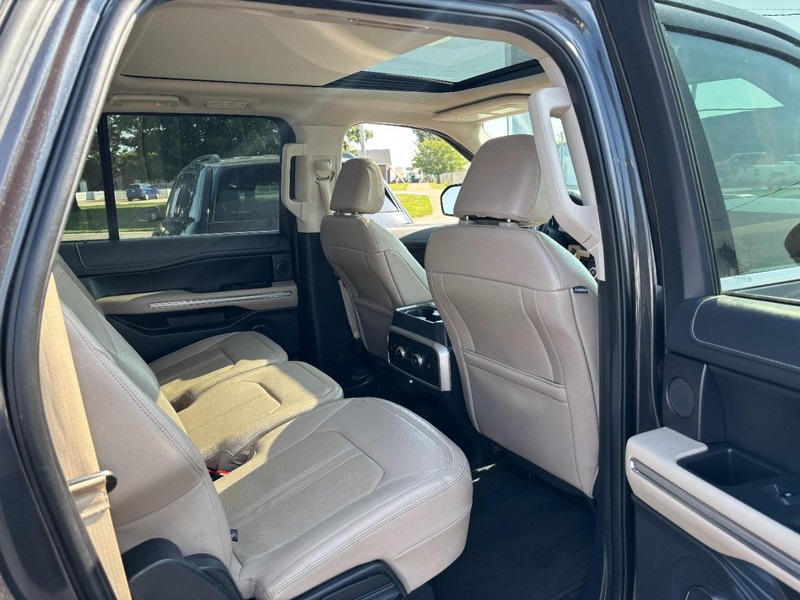 Ford Expedition Max Vehicle Image 12