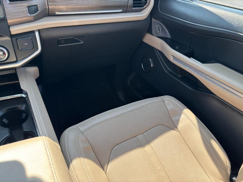 Ford Expedition Max Vehicle Image 16