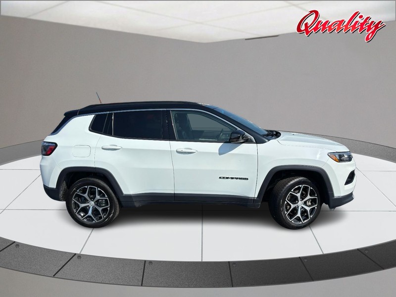 Jeep Compass Vehicle Image 02