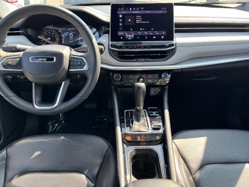 Jeep Compass Vehicle Image 13