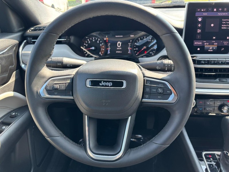 Jeep Compass Vehicle Image 14