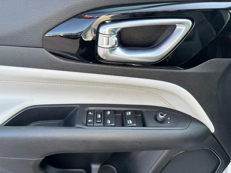 Jeep Compass Vehicle Image 17
