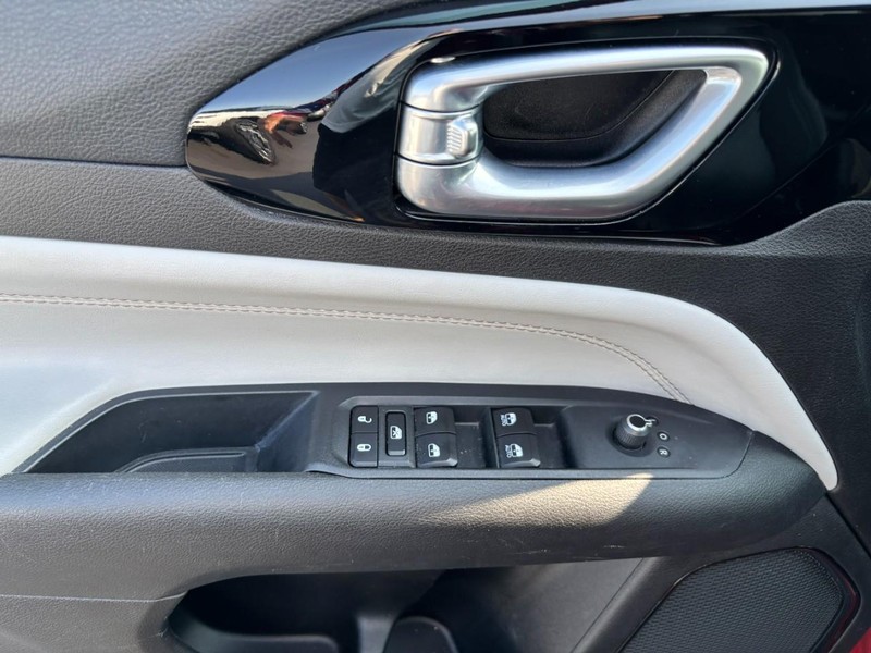 Jeep Compass Vehicle Image 09