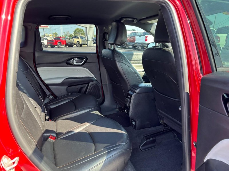 Jeep Compass Vehicle Image 12