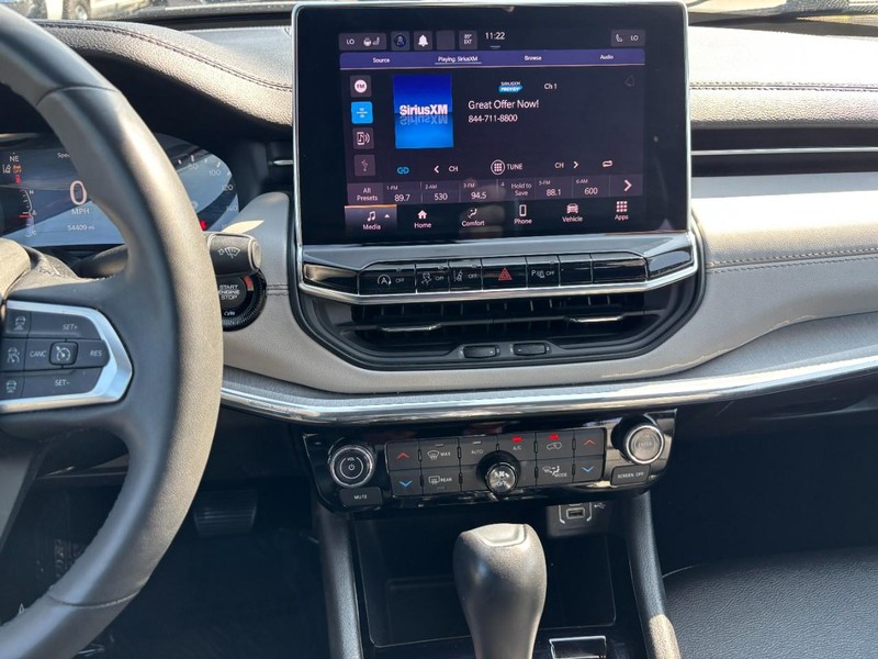 Jeep Compass Vehicle Image 15