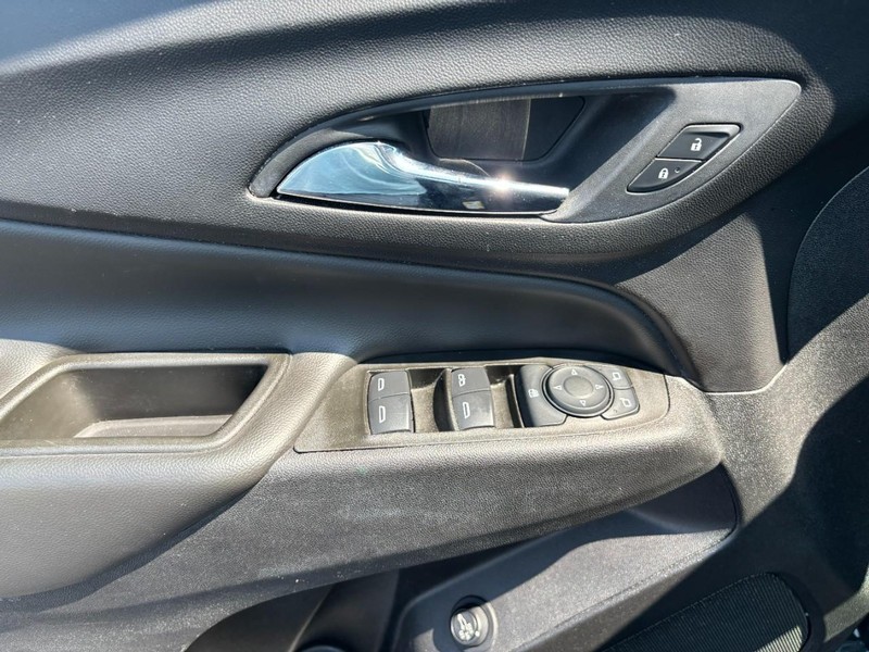 Chevrolet Equinox Vehicle Image 09