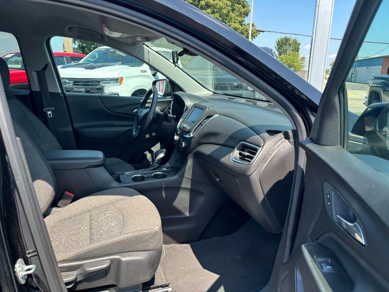 Chevrolet Equinox Vehicle Image 11