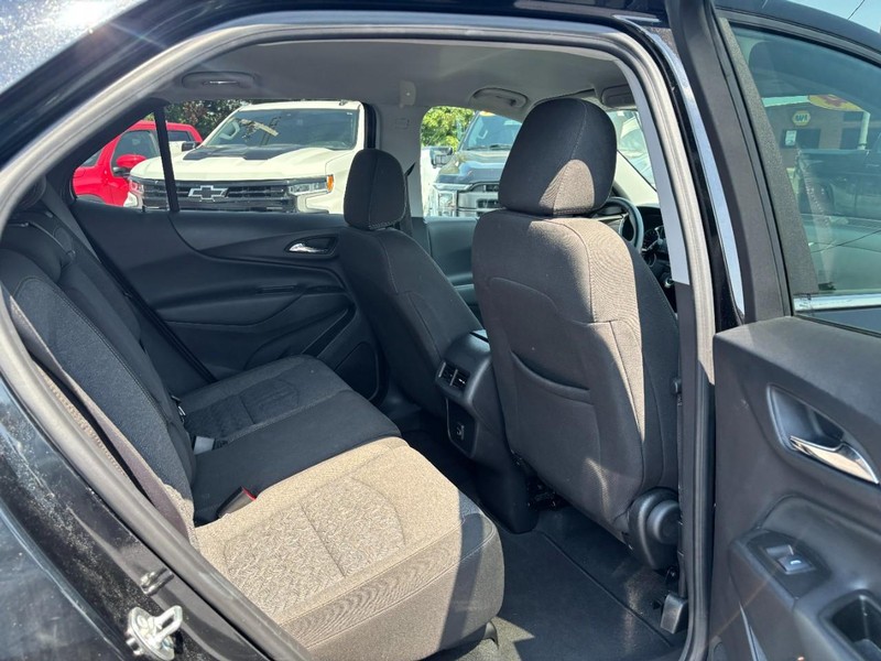 Chevrolet Equinox Vehicle Image 12
