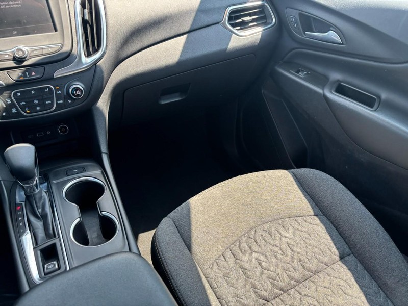 Chevrolet Equinox Vehicle Image 16