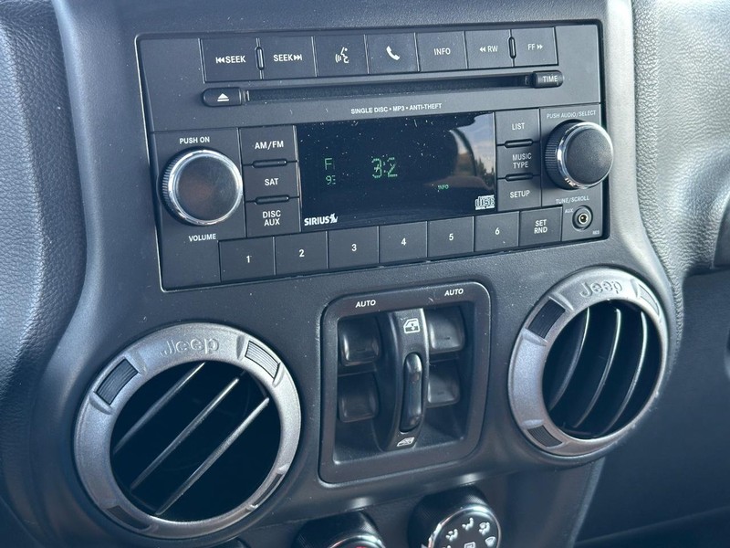 Jeep Wrangler Unlimited Vehicle Image 17