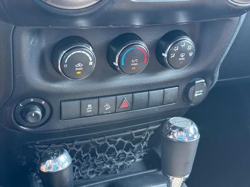 Jeep Wrangler Unlimited Vehicle Image 18