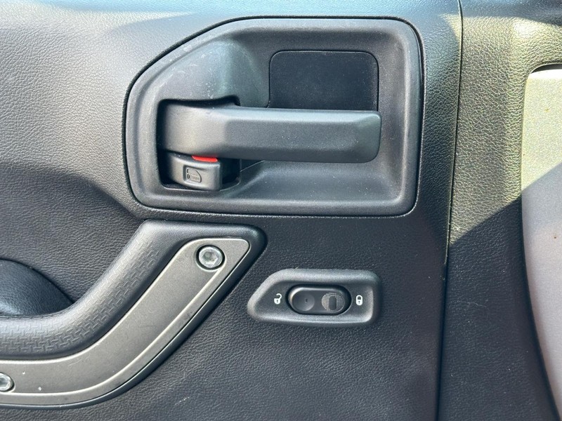 Jeep Wrangler Unlimited Vehicle Image 22